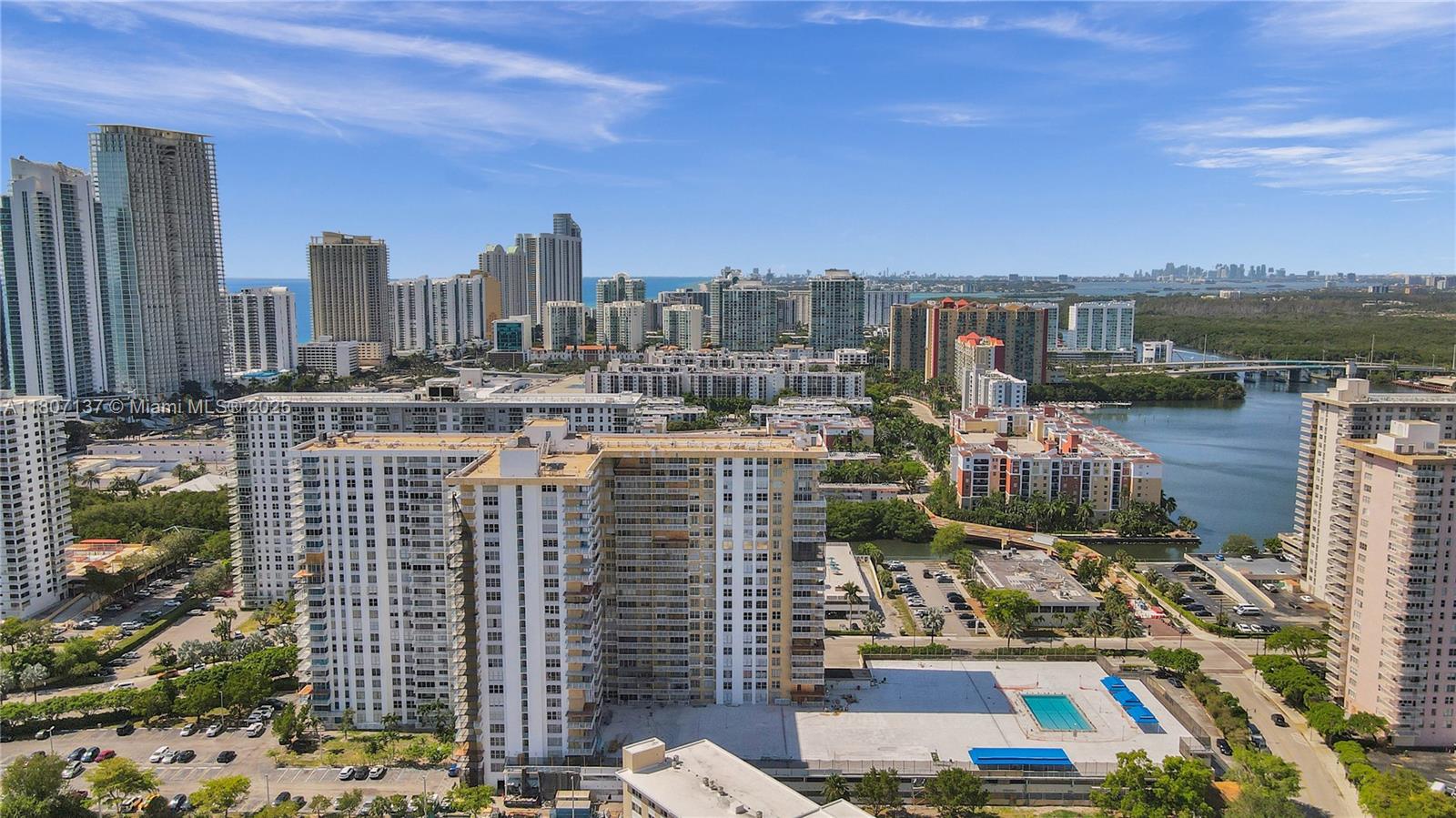 WINSTON TOWERS 400 - Residential