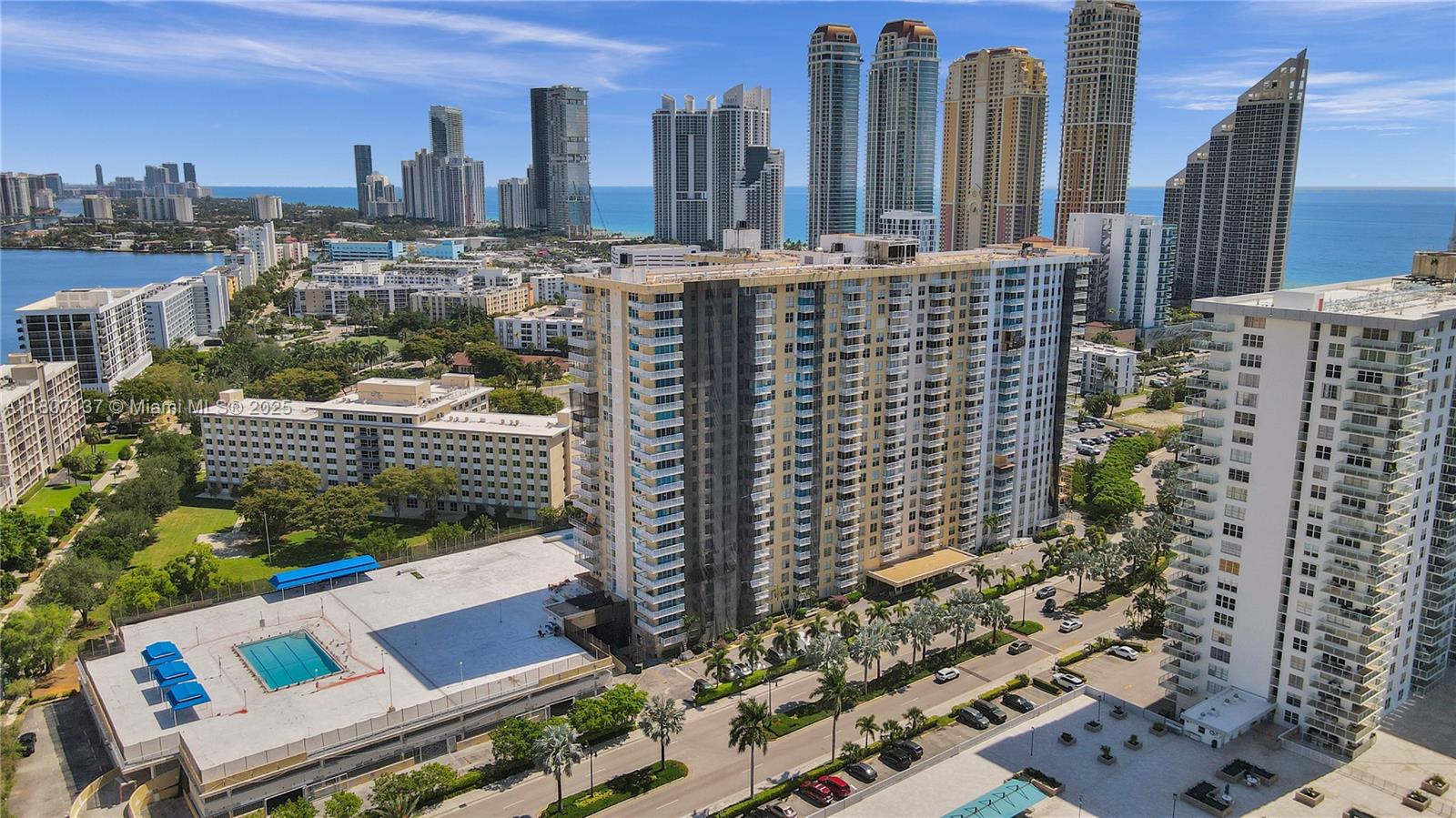 WINSTON TOWERS 400 - Residential