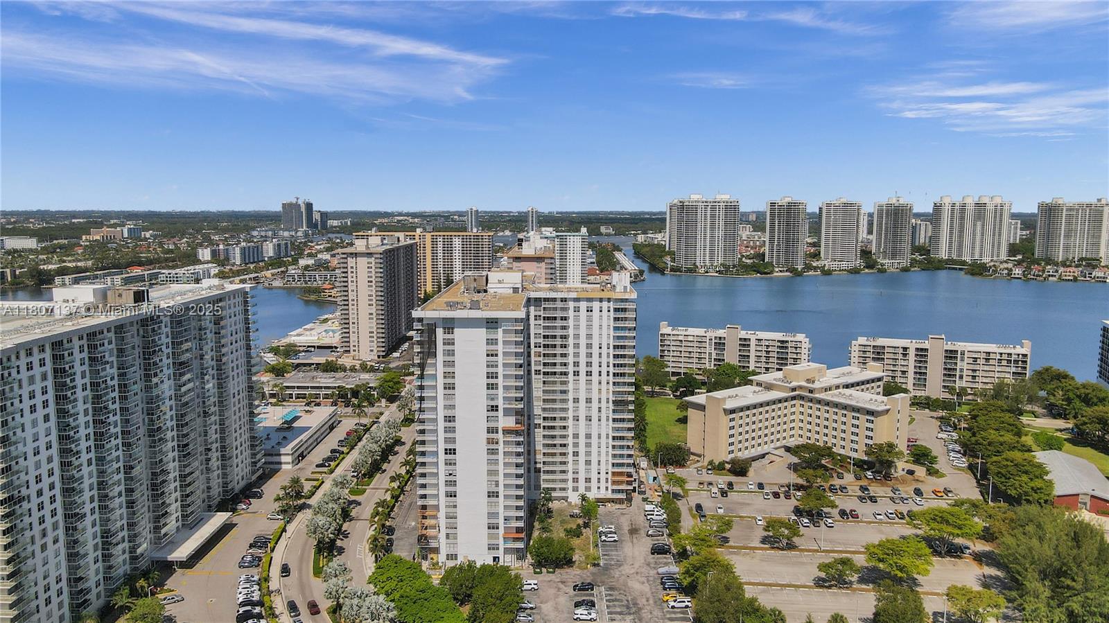 WINSTON TOWERS 400 - Residential