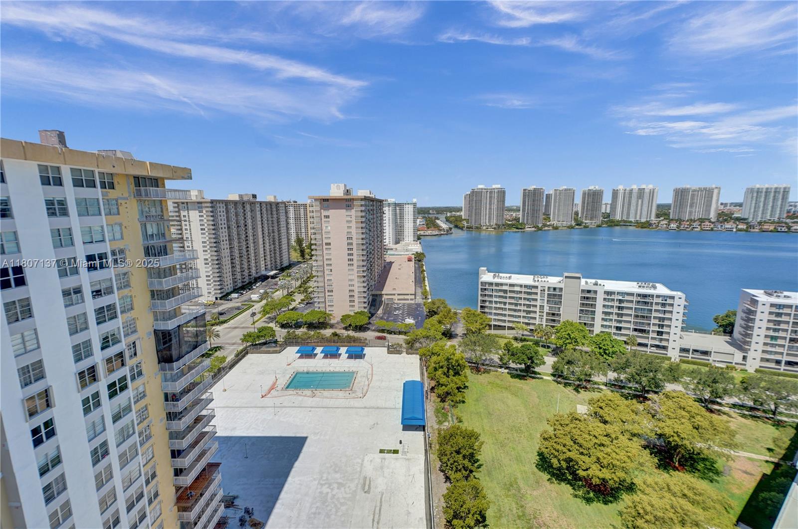 WINSTON TOWERS 400 - Residential