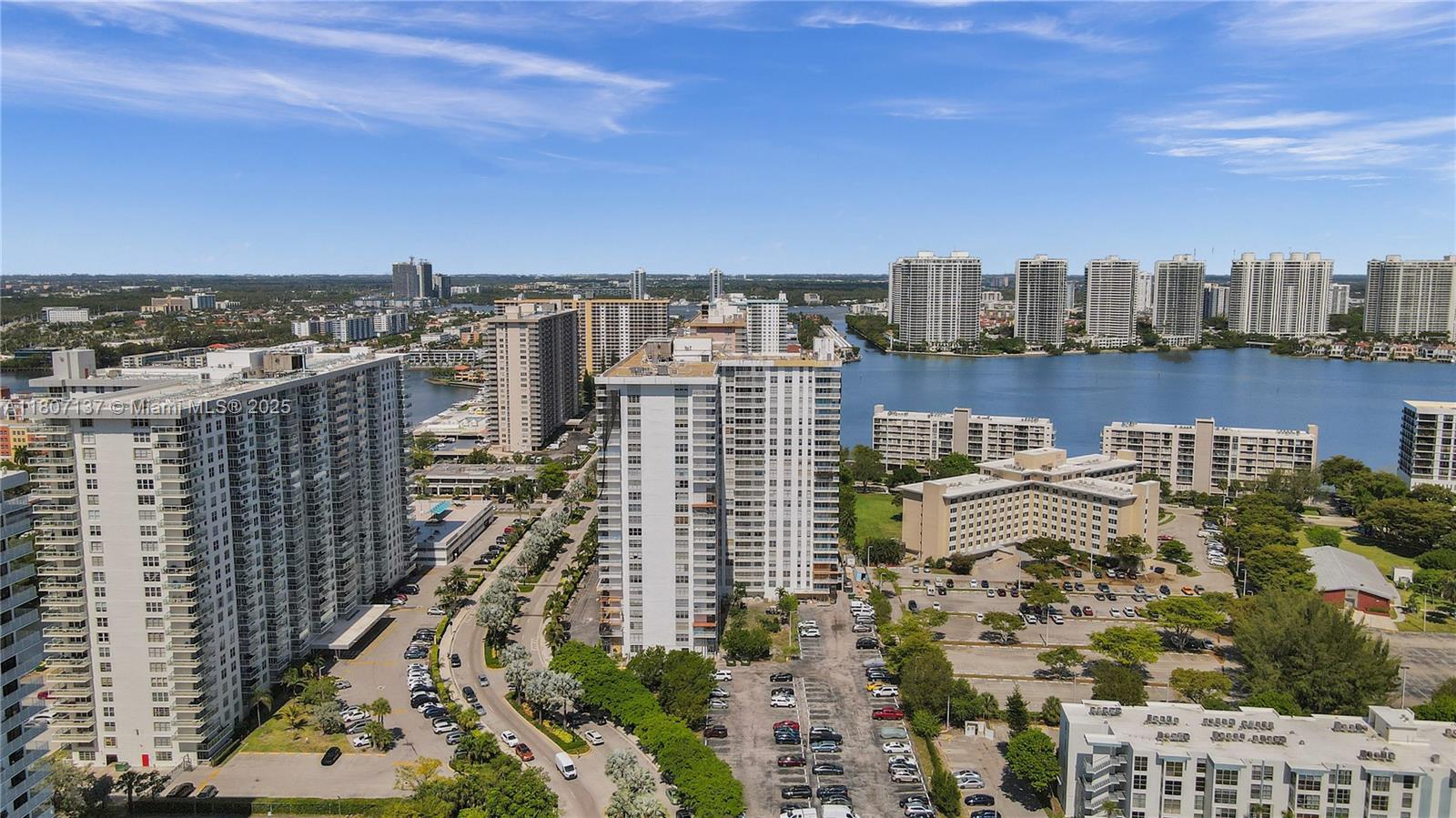 WINSTON TOWERS 400 - Residential