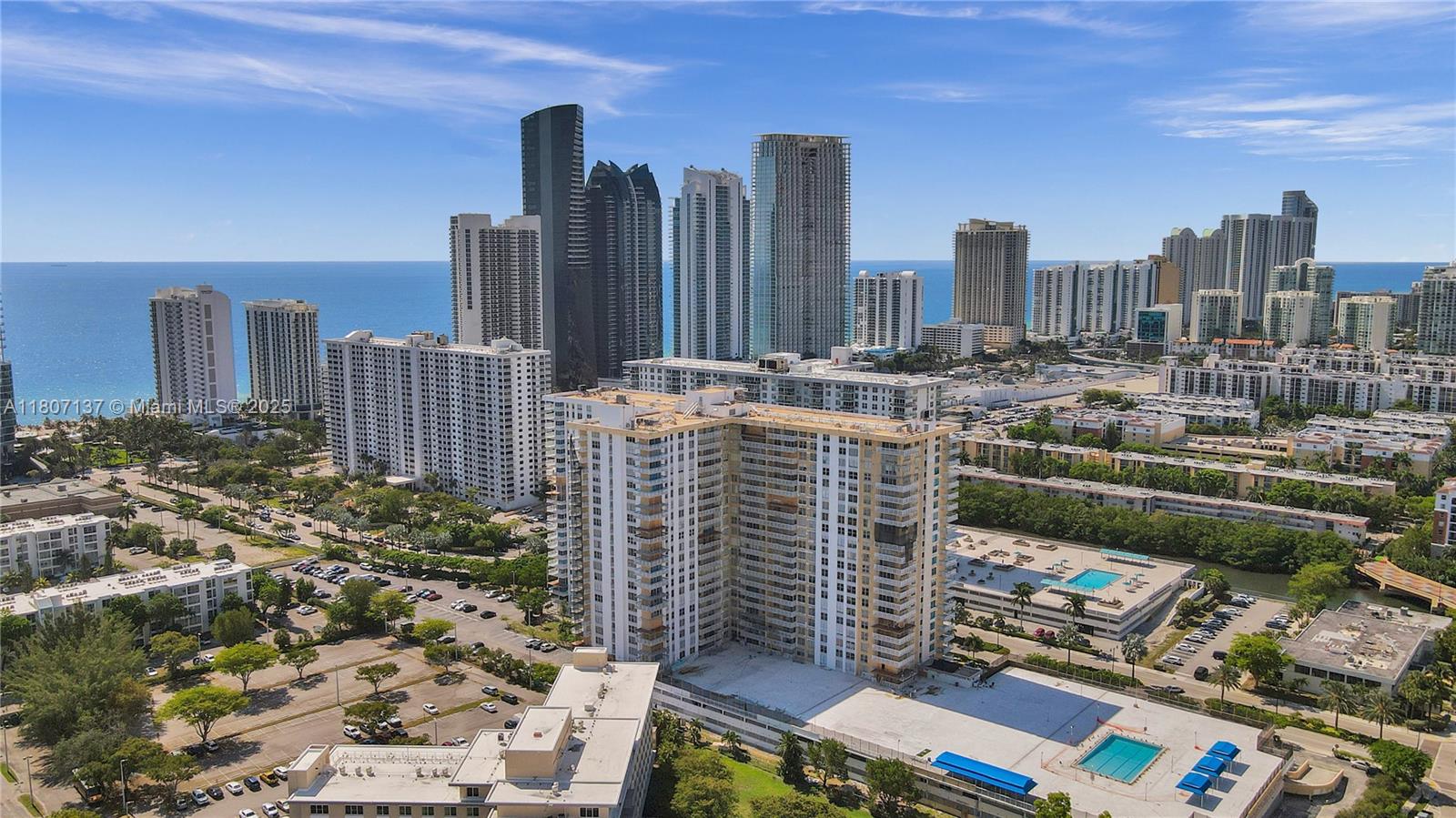 WINSTON TOWERS 400 - Residential