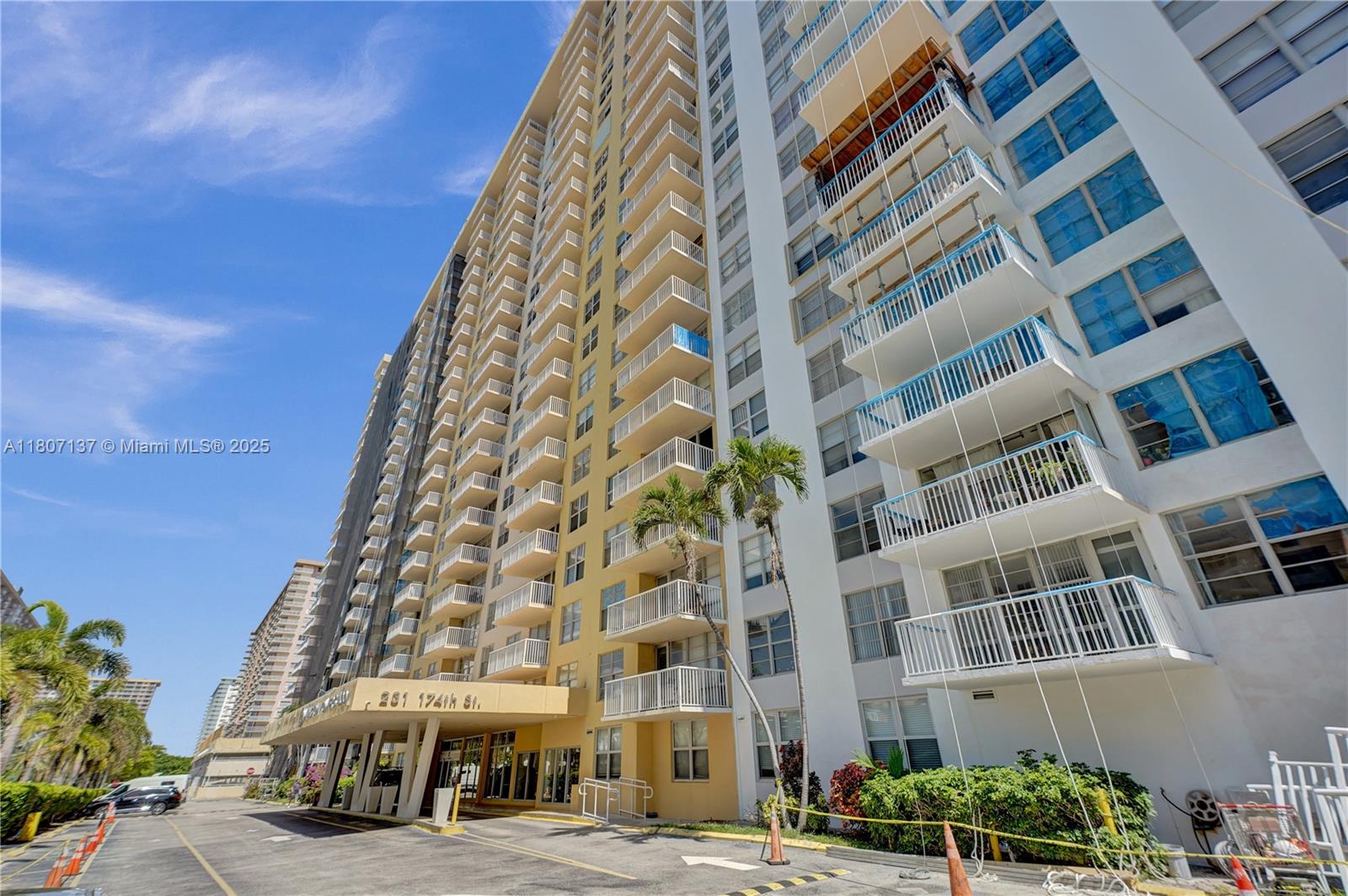 WINSTON TOWERS 400 - Residential