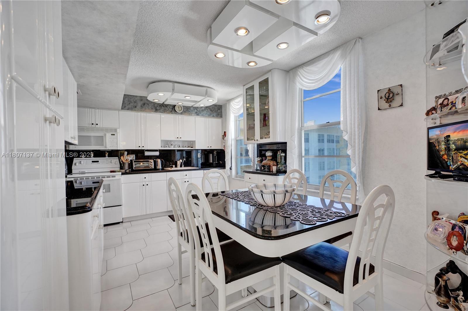WINSTON TOWERS 400 - Residential