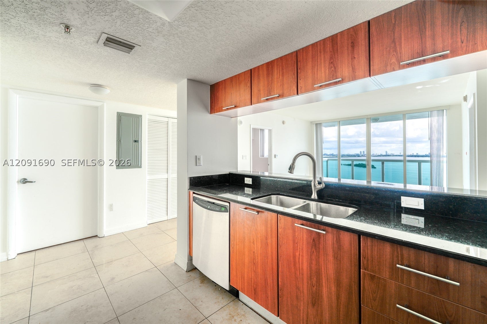 1800 N Bayshore Dr 2103