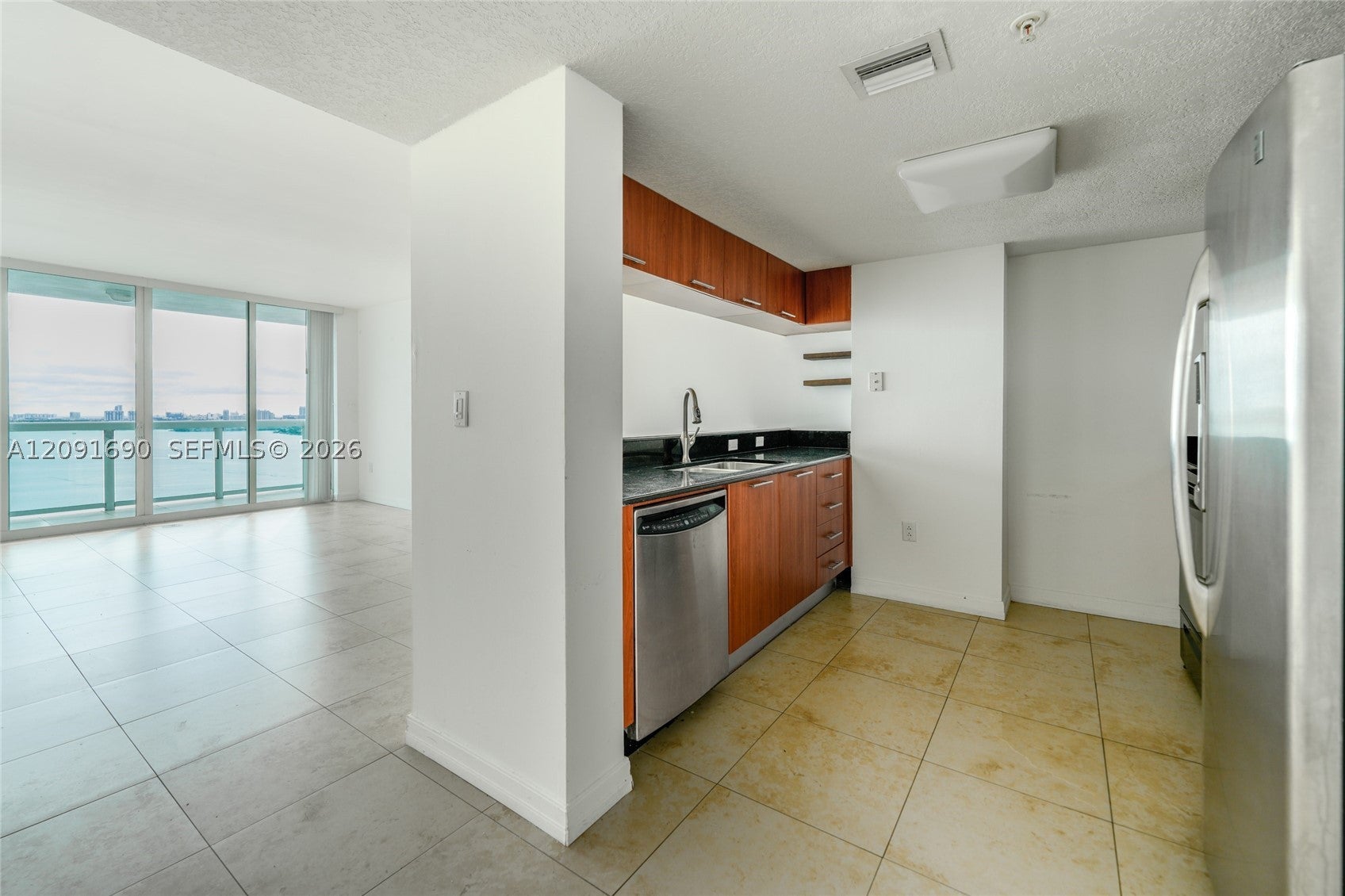 1800 N Bayshore Dr 2103