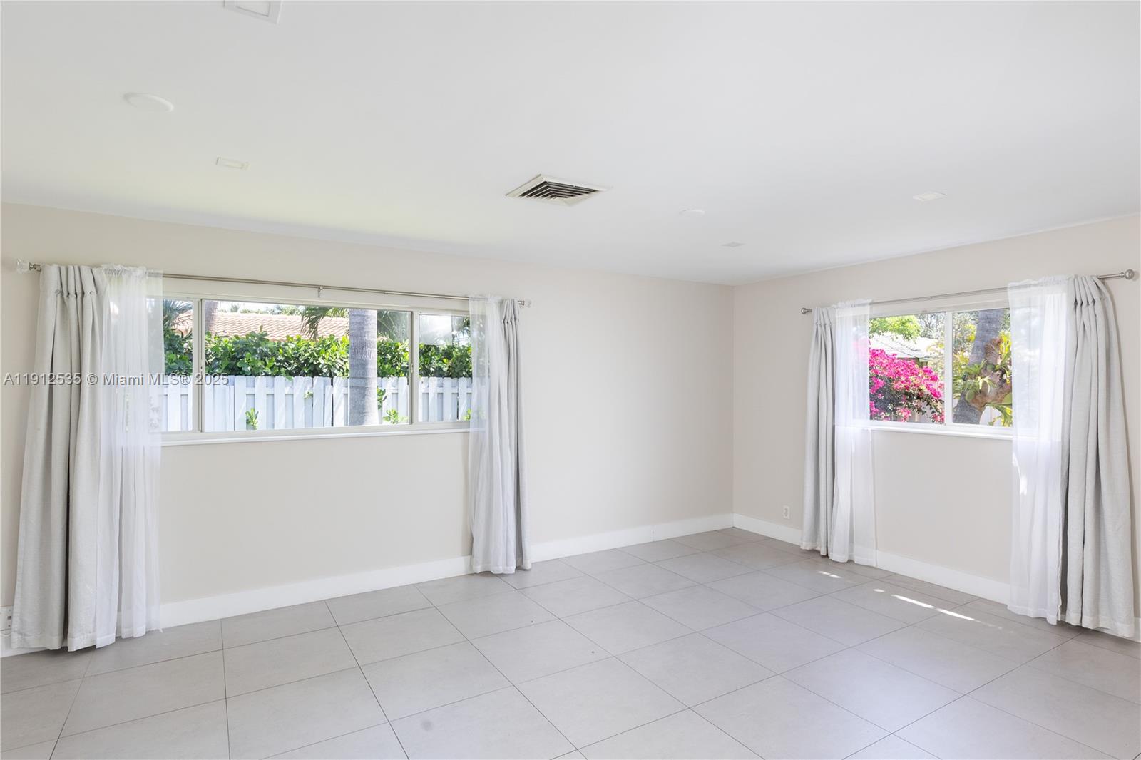 VENETIAN ISLES 3RD SEC - Residential