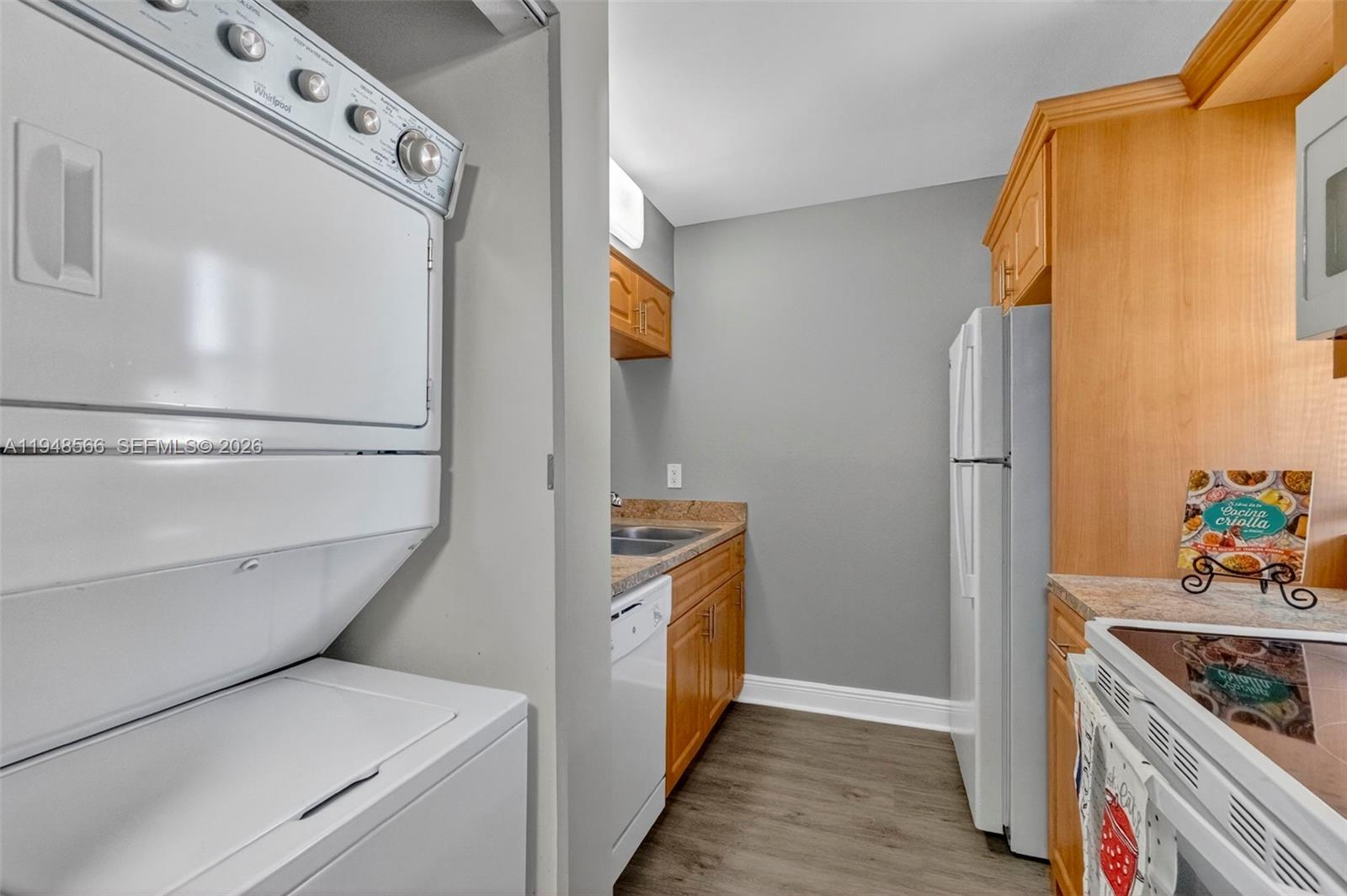 LAKEWOOD VILLAGE - Residential