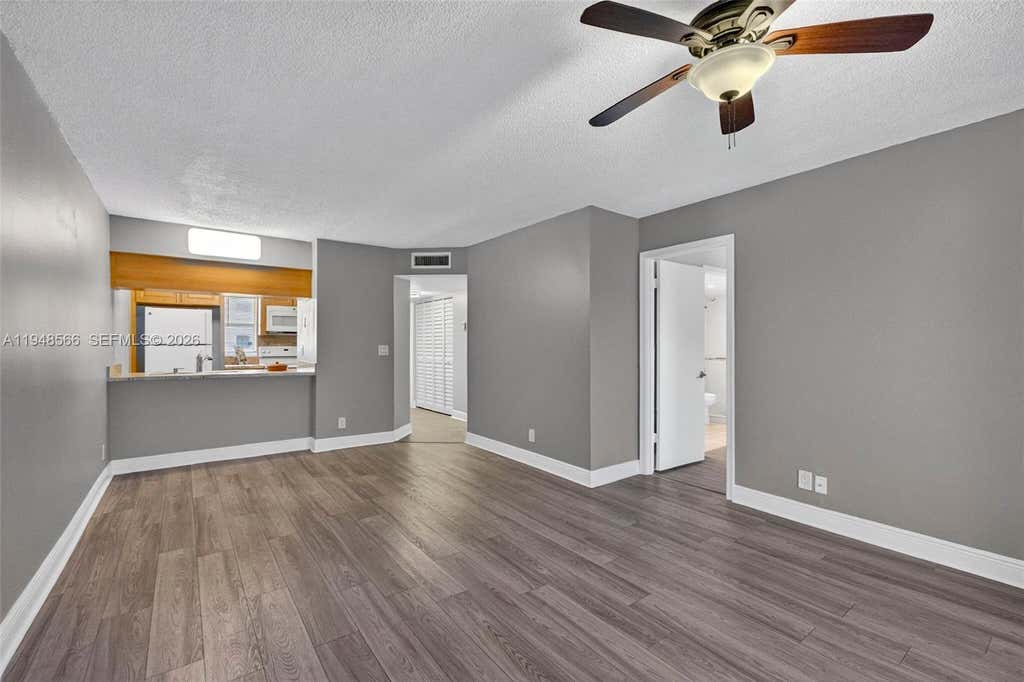 Photo of 908 Twin Lakes Dr #8-C, Coral Springs, FL 33071 (MLS # A11948566)