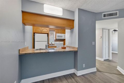 908 Twin Lakes Dr 8-C Coral Springs FL 33071