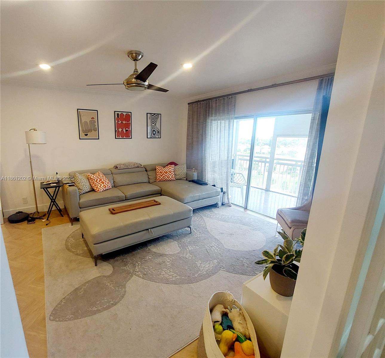 HILLCREST NO 21 CONDO - Residential