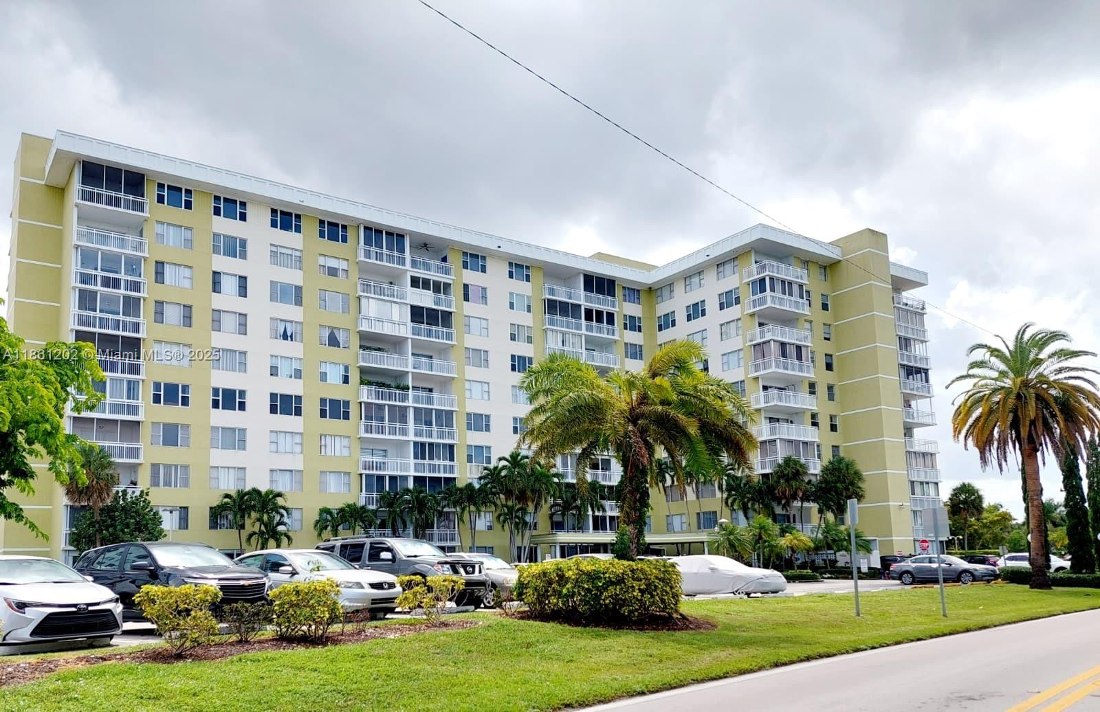 4400 Hillcrest Dr 1005A