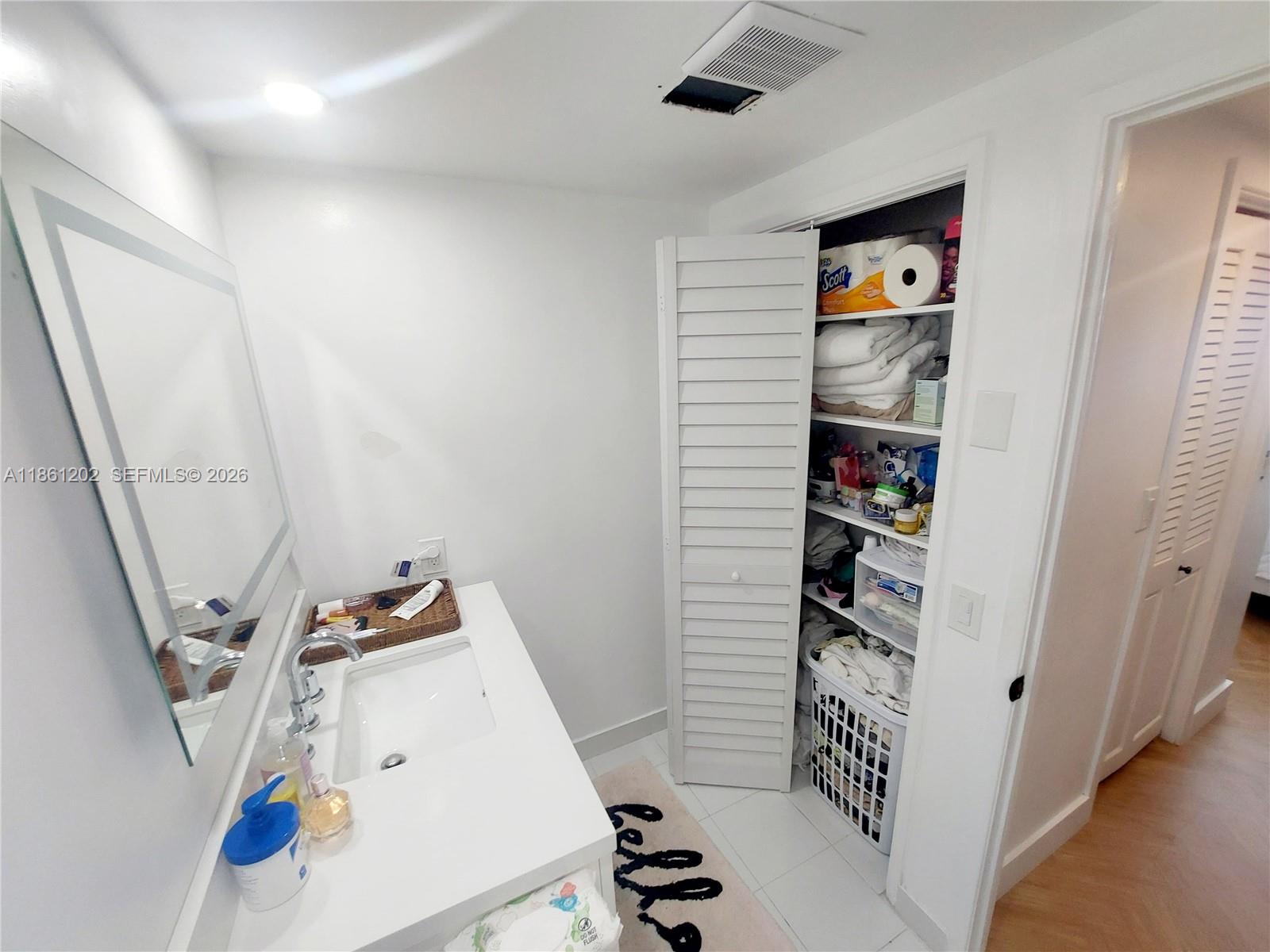 HILLCREST NO 21 CONDO - Residential