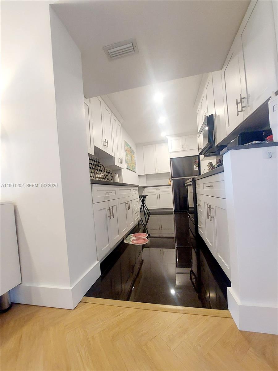 HILLCREST NO 21 CONDO - Residential