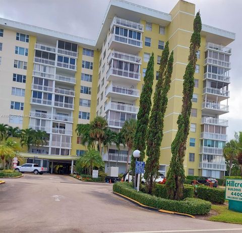 Photo of 4400 Hillcrest Dr #1005A, Hollywood, FL 33021 (MLS # A11861202)