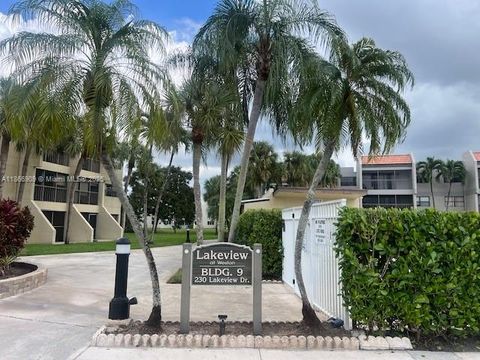 Photo of 230 Lakeview Dr #109, Weston, FL 33326 (MLS # A11866909)