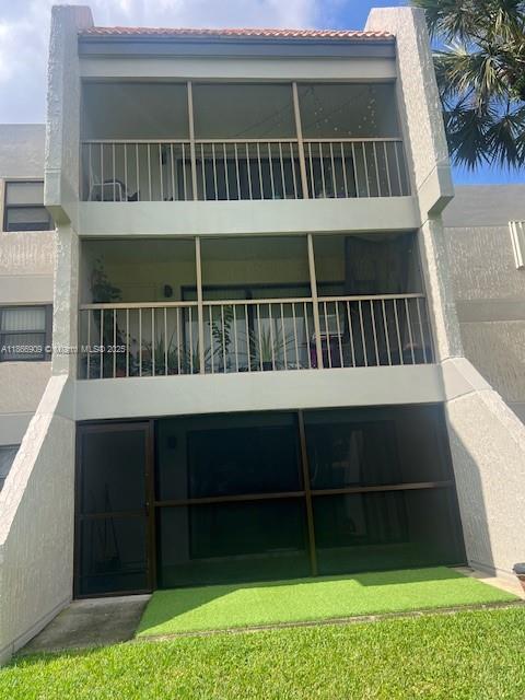 BUILDING NINE OF RACQUET - Residential