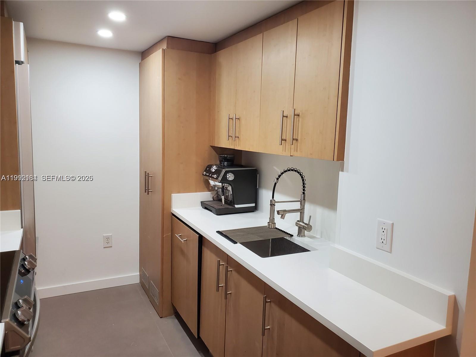 10275 Collins Ave 523