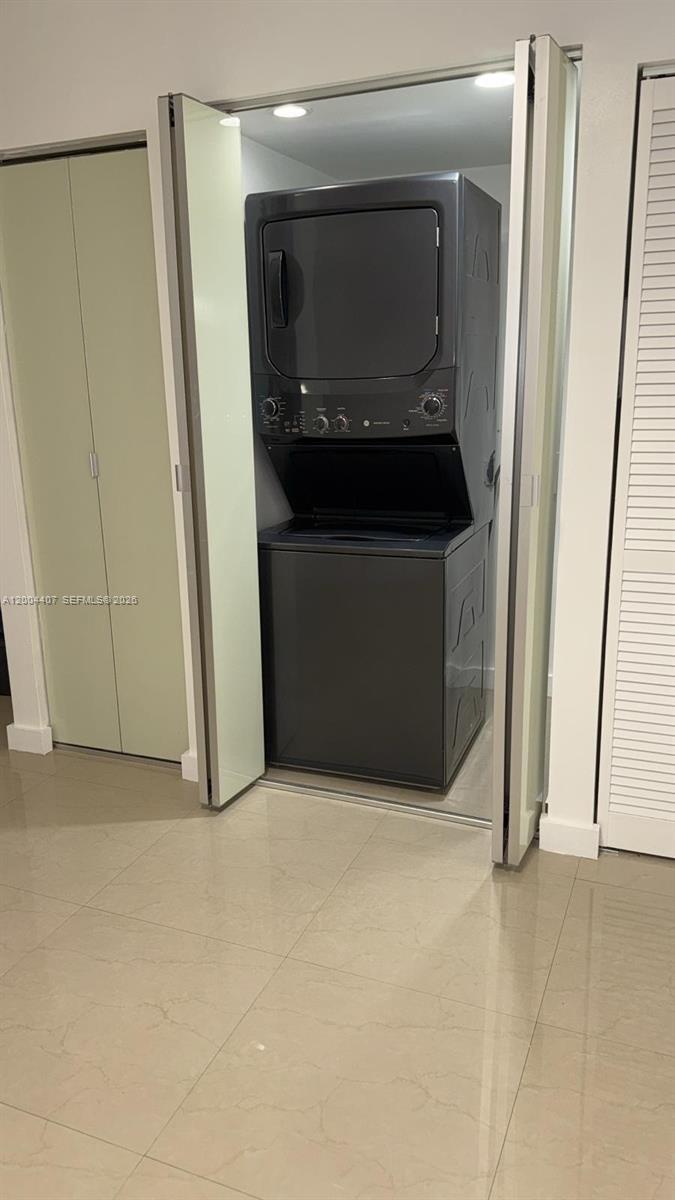 NIRVANA CONDO NO ONE COND - Residential Lease