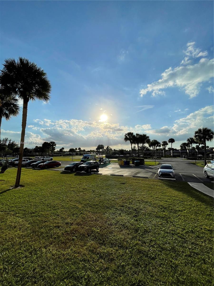 GOLDEN LAKES VILLAGE COND - Residential