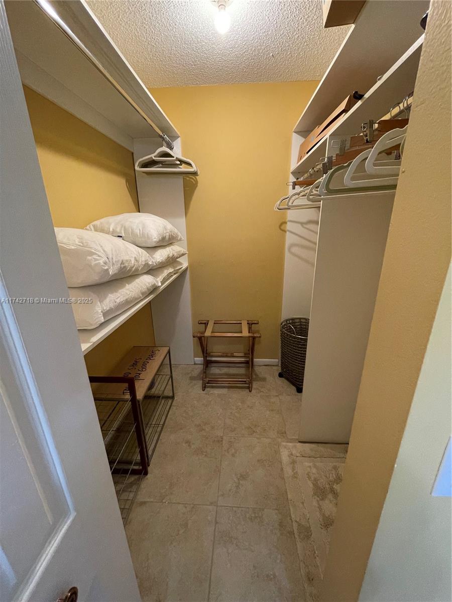 GOLDEN LAKES VILLAGE COND - Residential