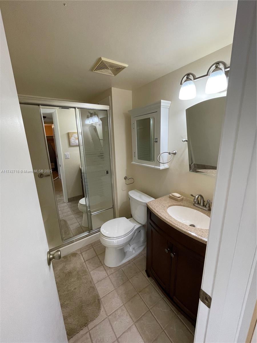 GOLDEN LAKES VILLAGE COND - Residential