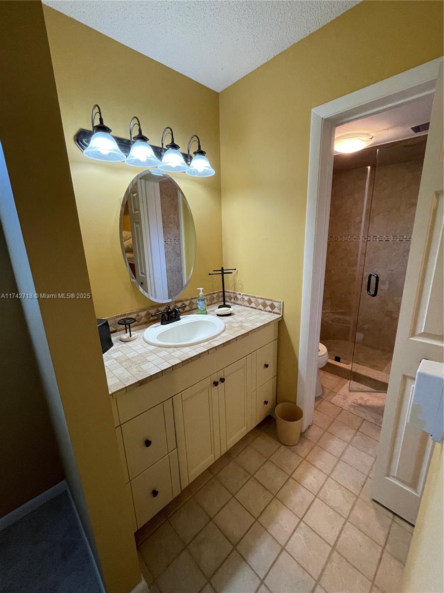GOLDEN LAKES VILLAGE COND - Residential