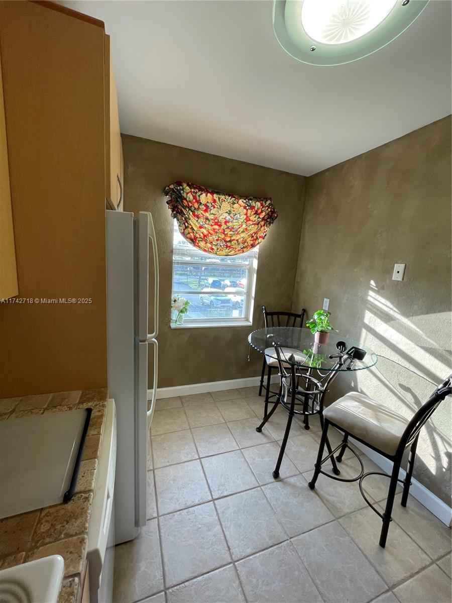 GOLDEN LAKES VILLAGE COND - Residential
