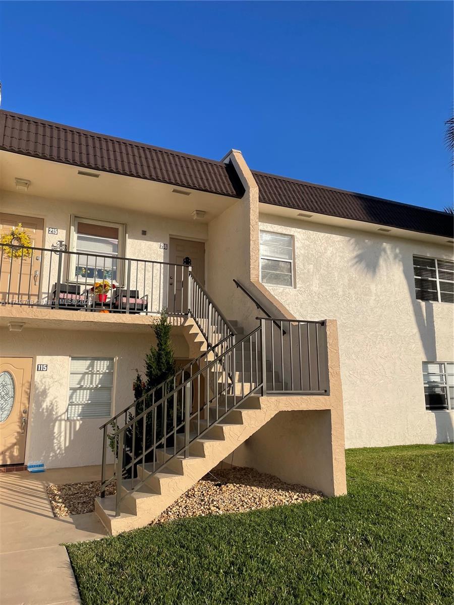 GOLDEN LAKES VILLAGE COND - Residential