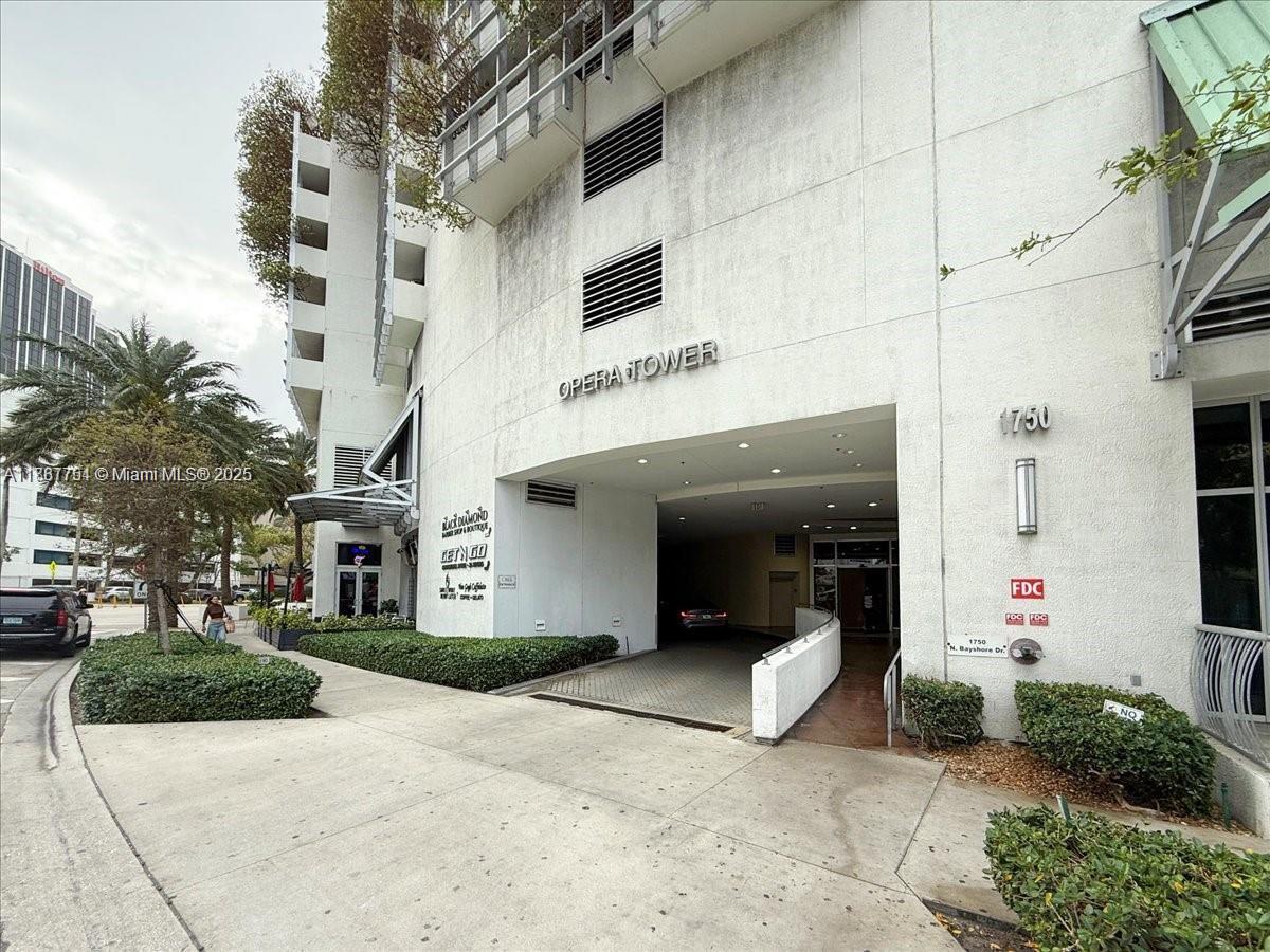 1750 N Bayshore Dr 3003