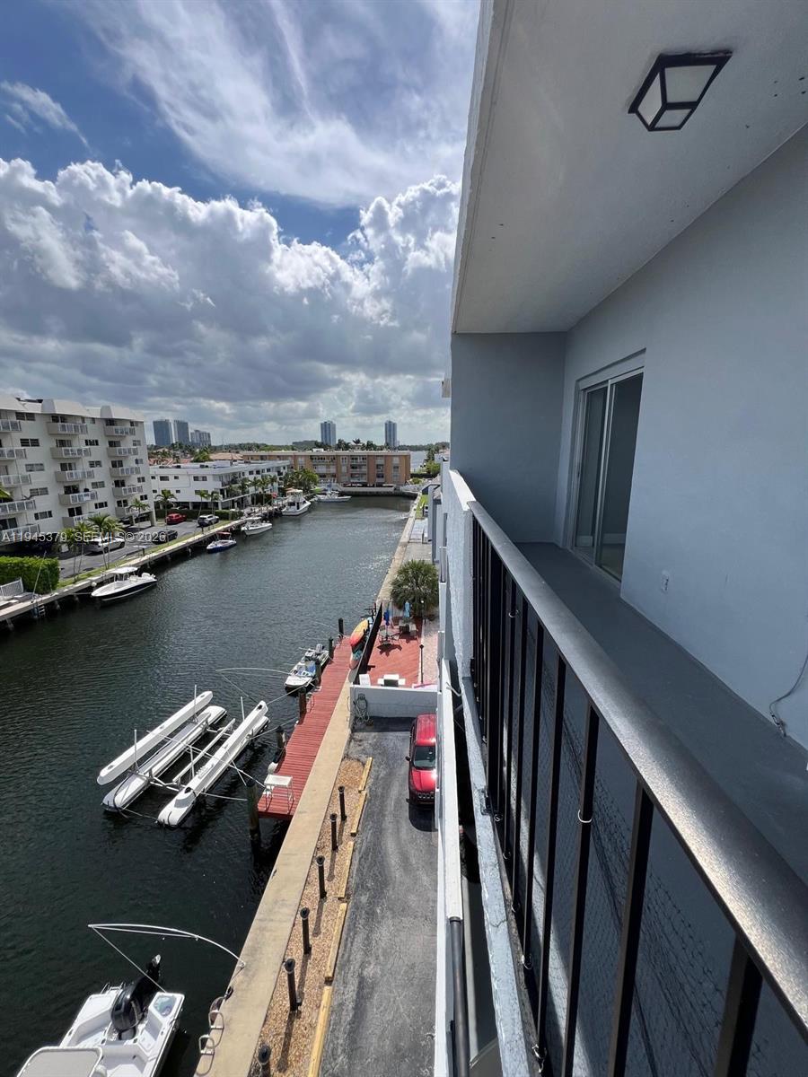 DOLPHIN CONDO - Residential