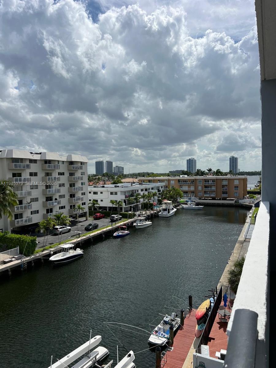 DOLPHIN CONDO - Residential