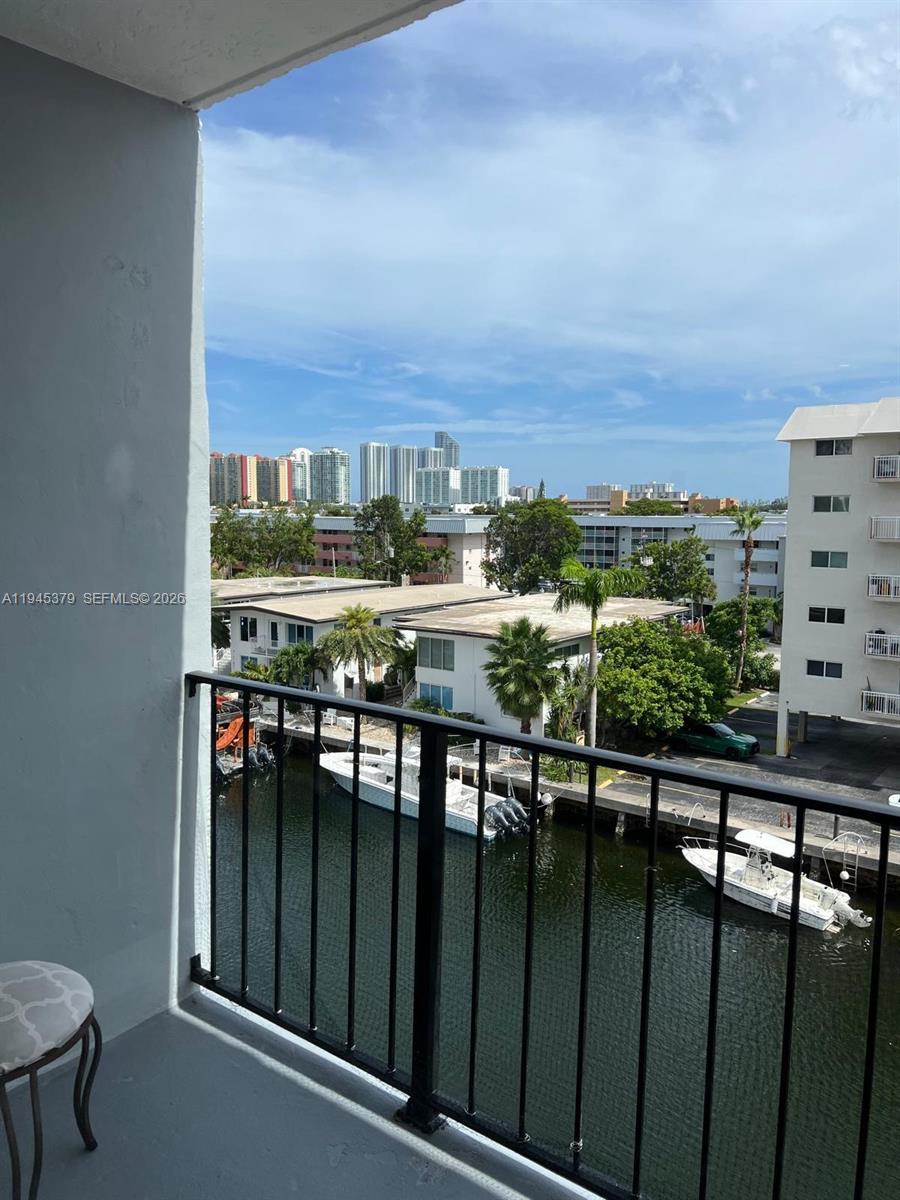 DOLPHIN CONDO - Residential