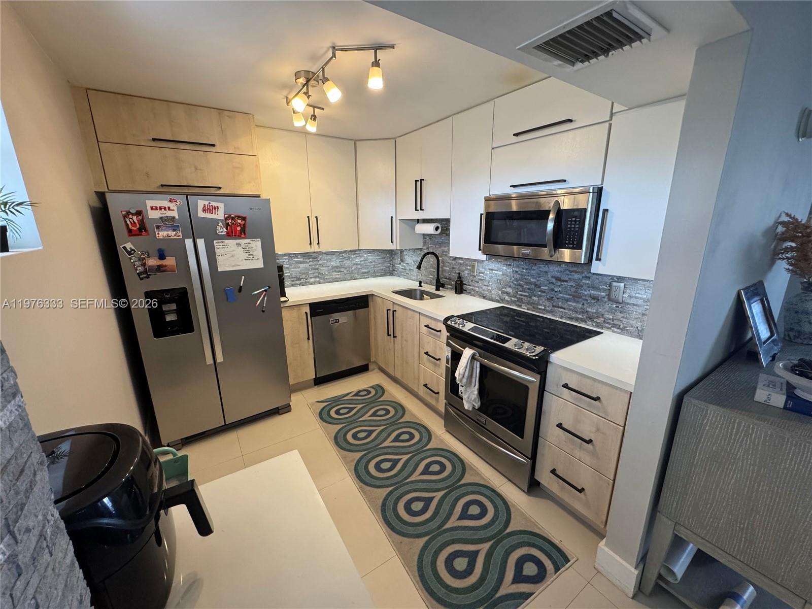 500 Three Islands Blvd M24