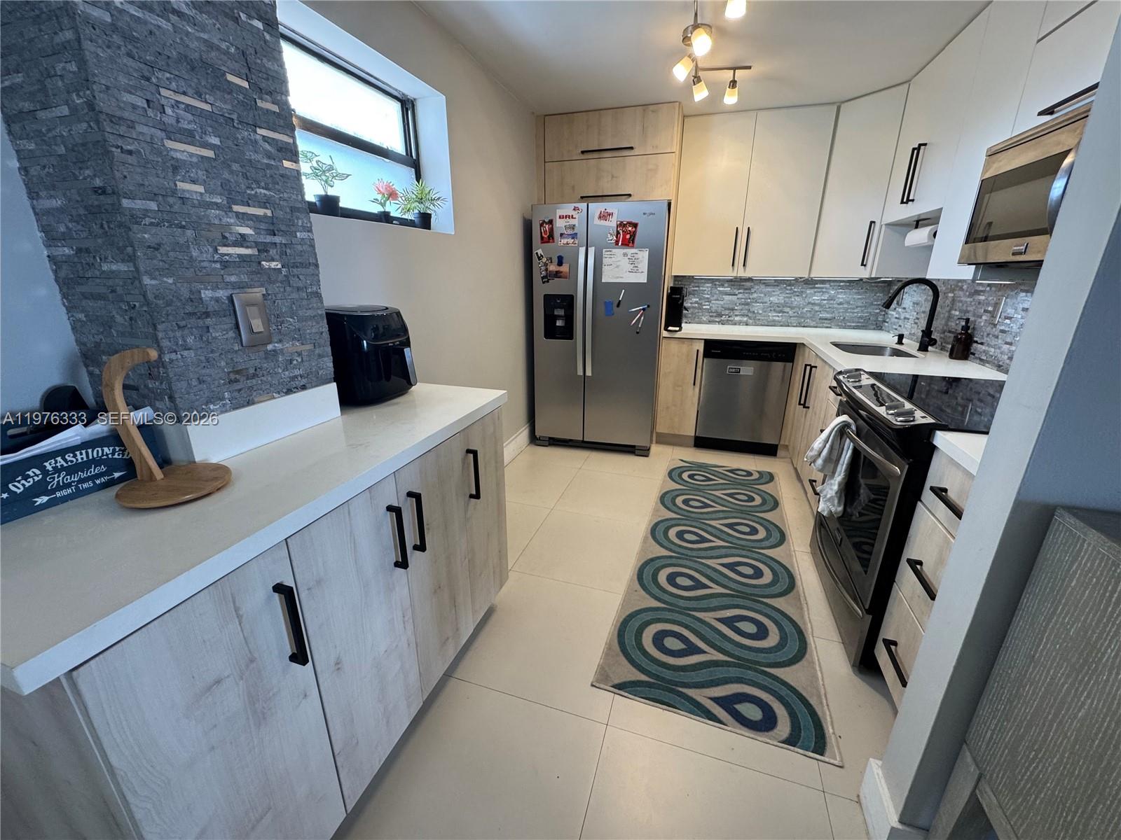 500 Three Islands Blvd M24