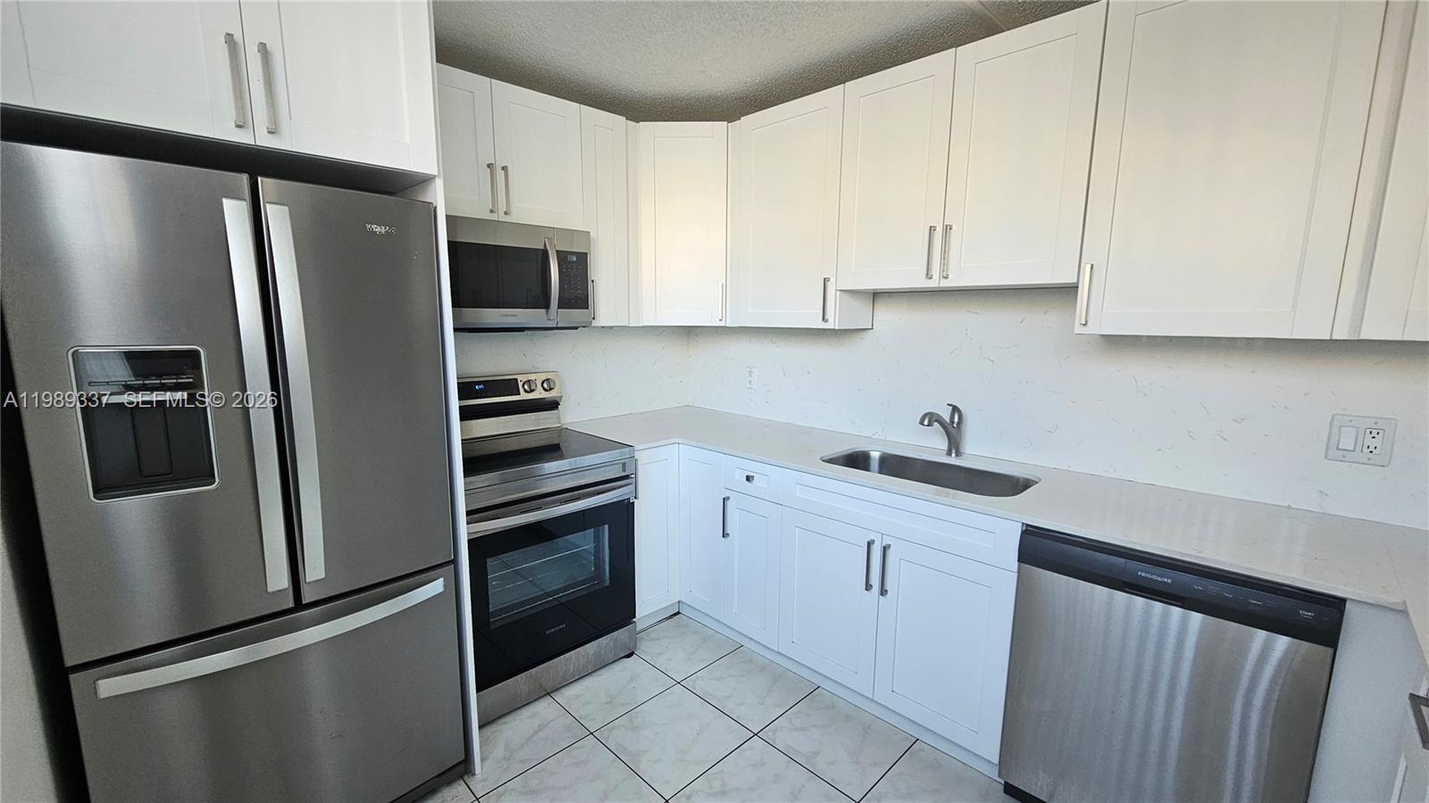 9480 Tangerine Pl 101