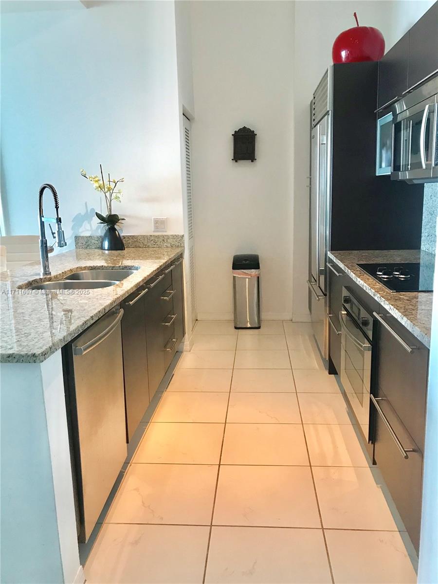 THE PLAZA 901 BRICKELL - Residential Lease