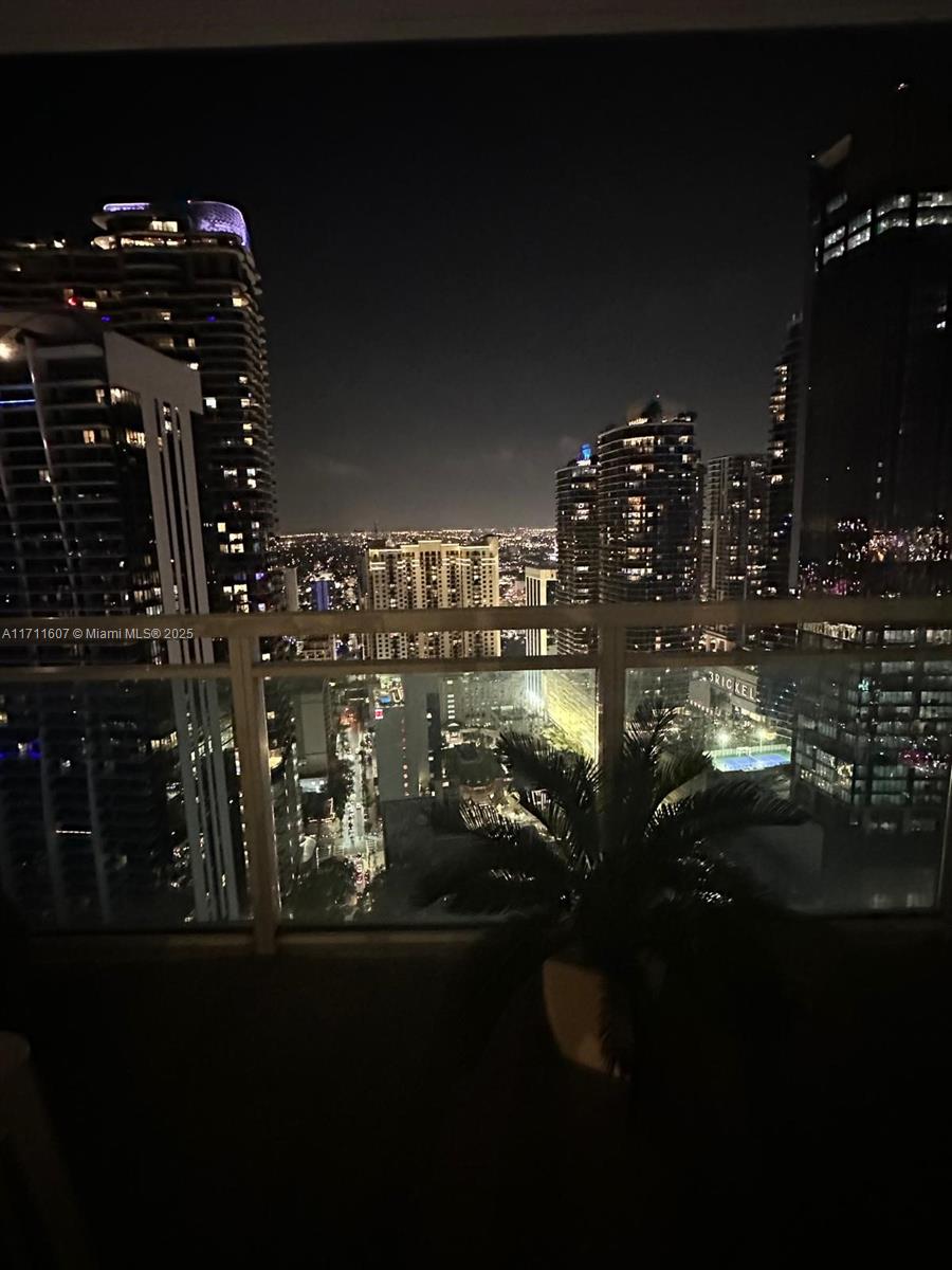 THE PLAZA 901 BRICKELL - Residential Lease