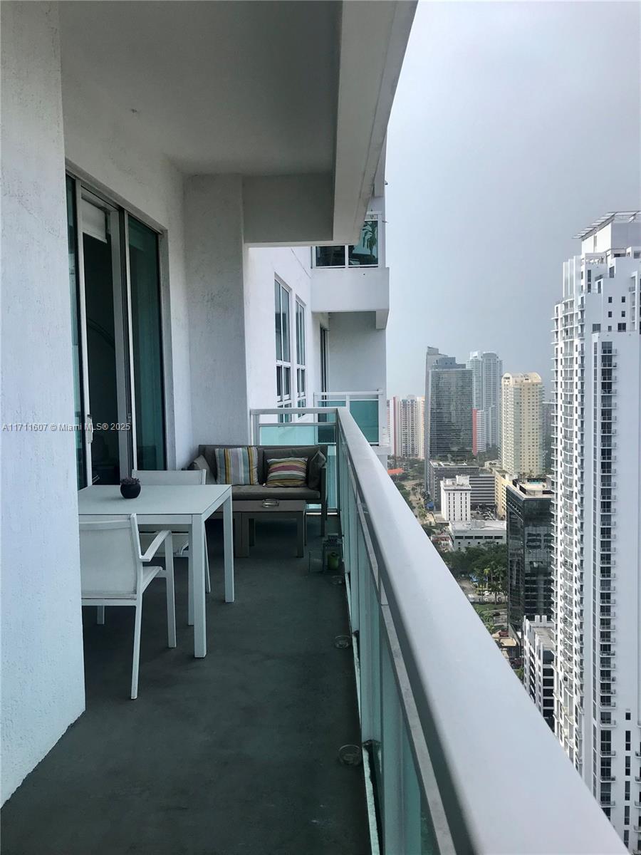 THE PLAZA 901 BRICKELL - Residential Lease