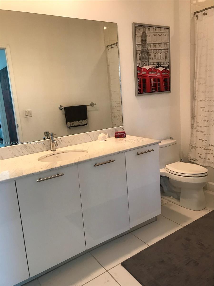 THE PLAZA 901 BRICKELL - Residential Lease