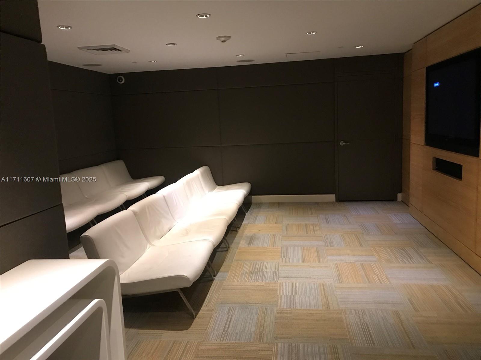 THE PLAZA 901 BRICKELL - Residential Lease