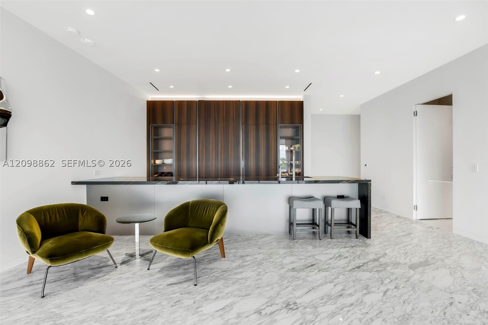 5 Grove Isle Dr L-304