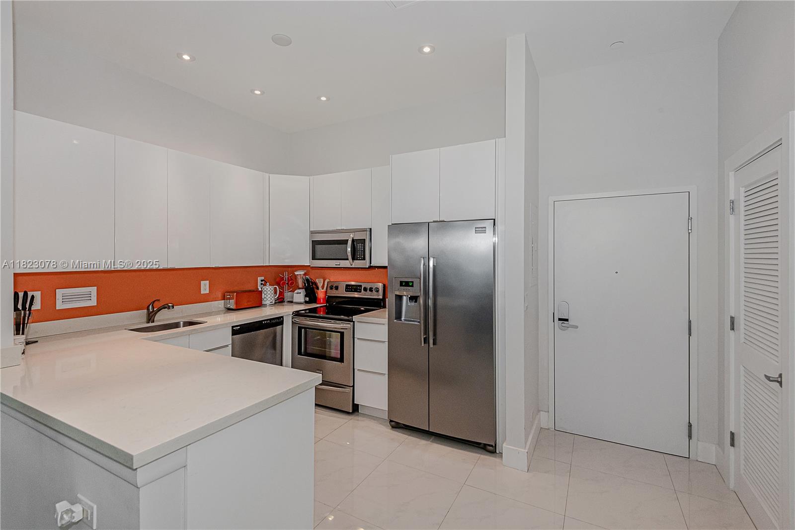 RONEY PALACE CONDO - Residential Lease