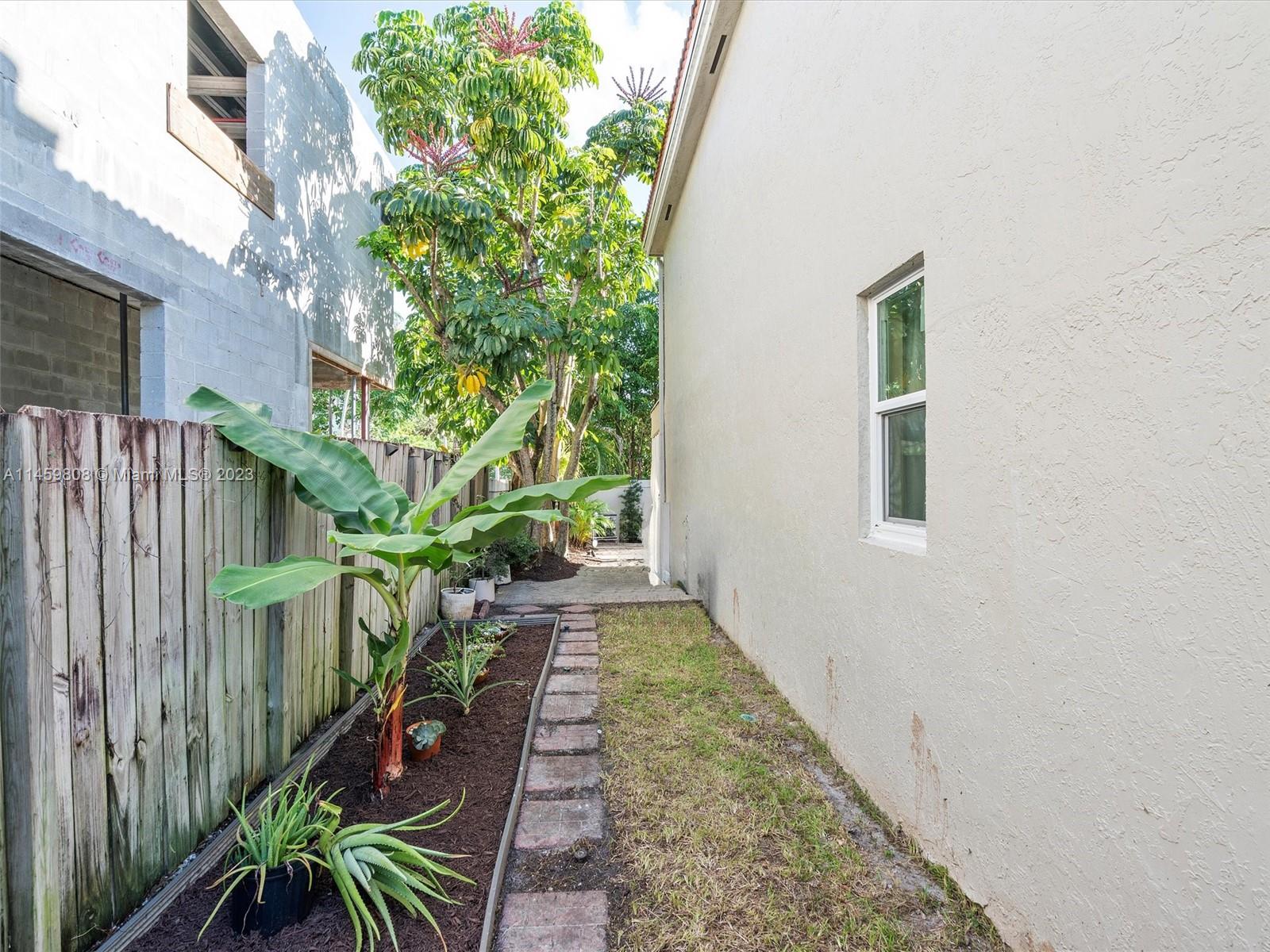 VICTORIA PARK CORR AMEN P - Residential