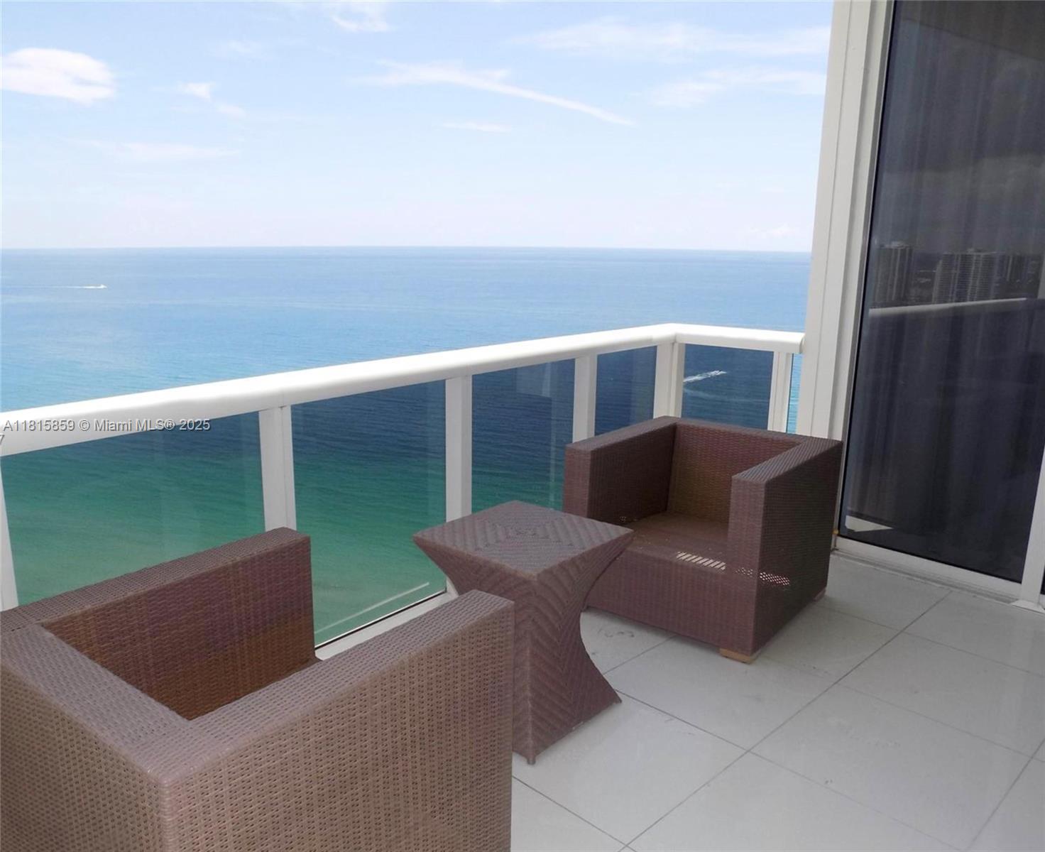 18201 Collins Ave 3906