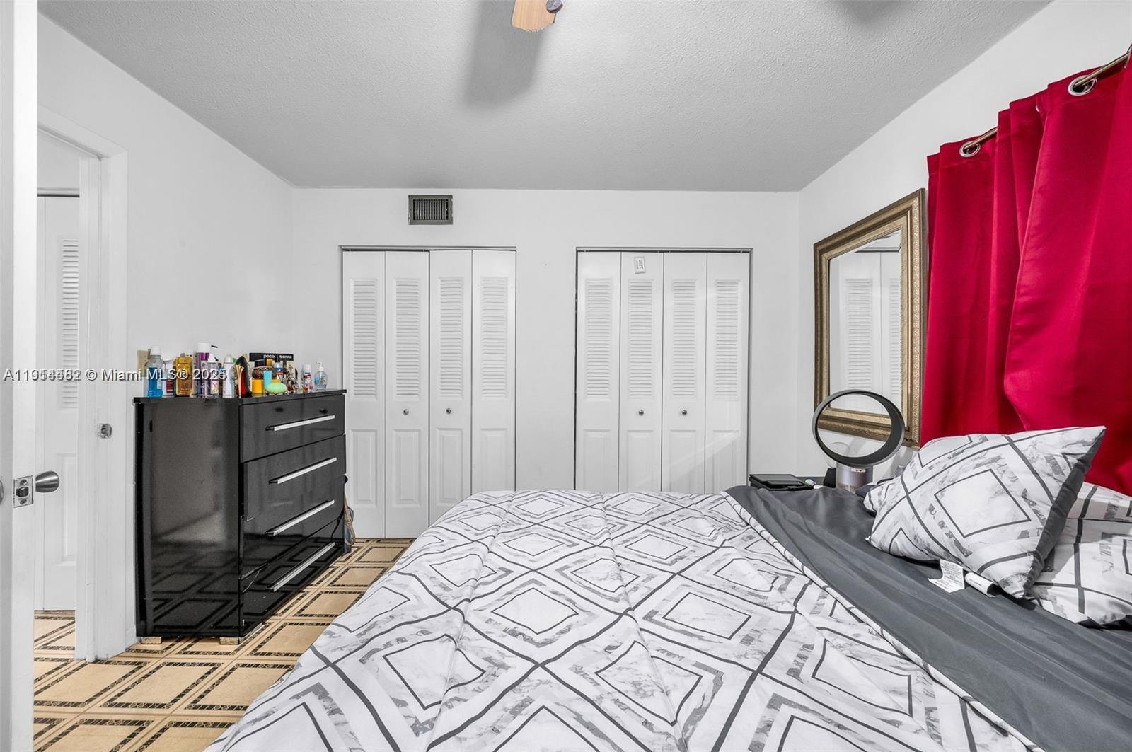 WESTLAND MANORS EAST COND - Residential