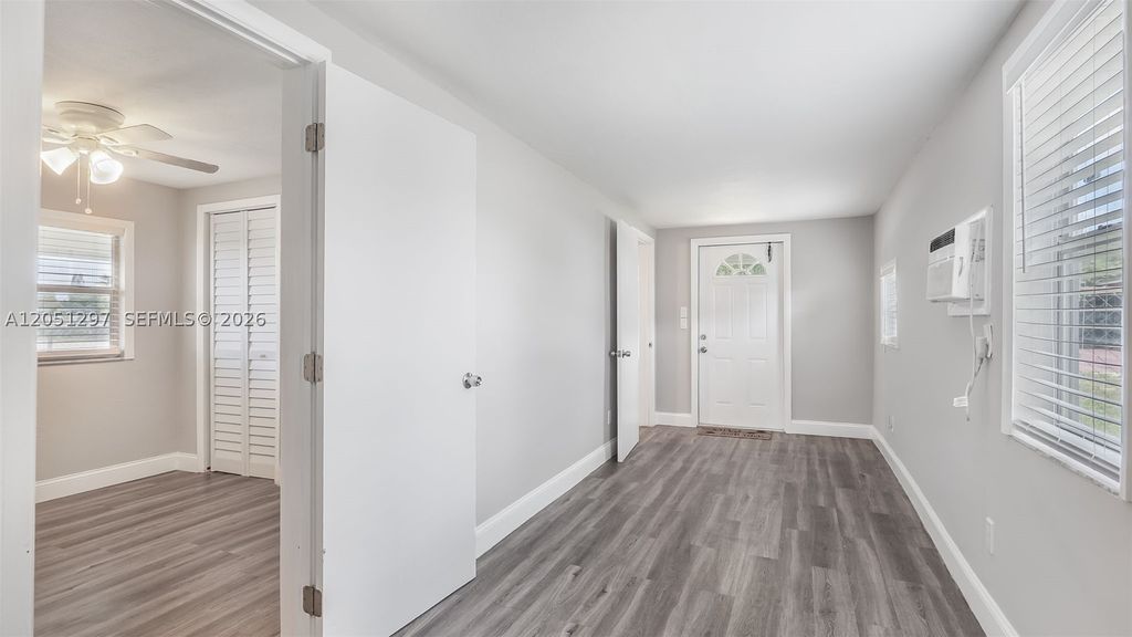 Photo of 523 N 60th Way, Hollywood, FL 33024 (MLS # A12051297)