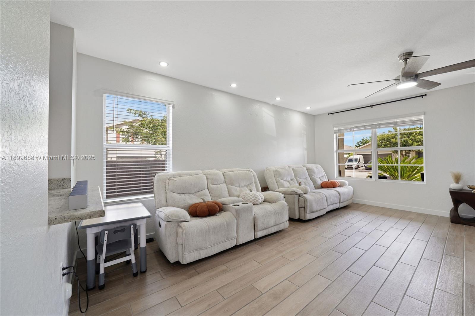 ROYAL HOMES WEST - Residential