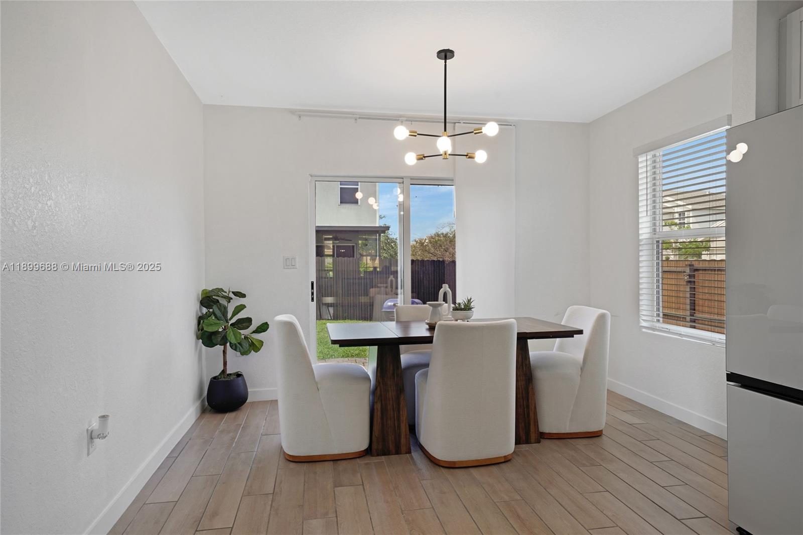 ROYAL HOMES WEST - Residential