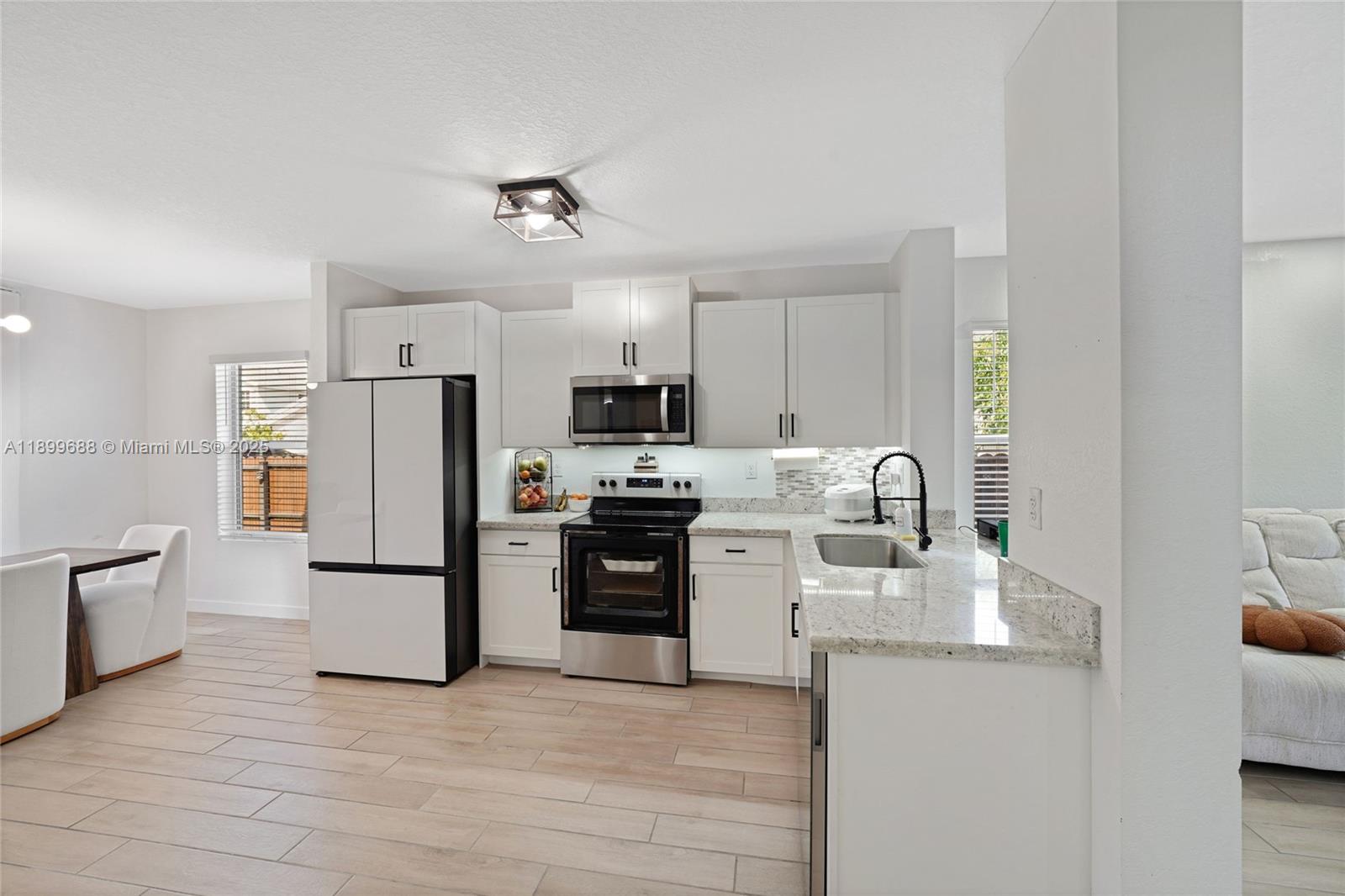 ROYAL HOMES WEST - Residential